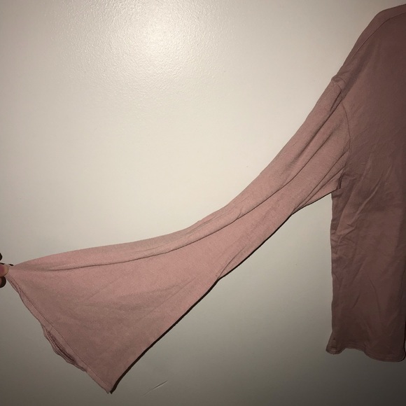 American Eagle pink tee with wide sleeves - Picture 2 of 3